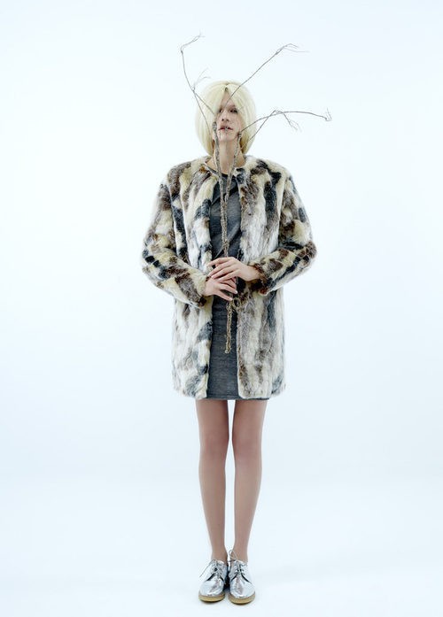 Abrigo de pelo en tonos marrones de la nueva colección otoño/invierno 2015/2016 de Van-Dos