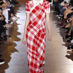 Vestido de cuadros de la colección primavera/verano 2016 de Stella McCartney en Paris Fashion Week