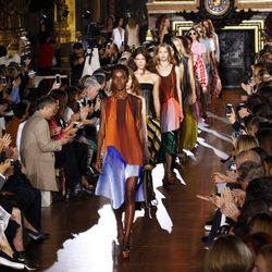 Carrusel de la colección de primavera/verano 2016 de Stella McCartney en París Fashion Week