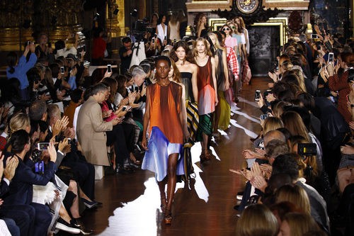 Carrusel de la colección de primavera/verano 2016 de Stella McCartney en París Fashion Week