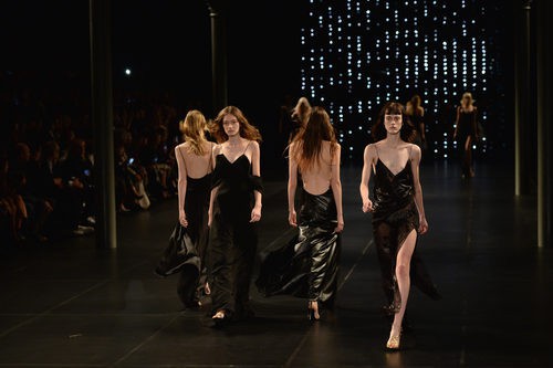 Carrusel de la colección de primavera/verano 2016 de Yves Saint Laurent en París Fashion Week