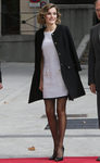 La Reina Letizia con un vestido blanco de Felipe Varela en la entrega del Premio Luis Carandell 2015