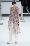 Vestido de estampado floral de la nueva colección de Chanel primavera/verano 2016 en París Fashion Week