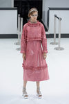 Vestido rosa de la nueva colección de Chanel primavera/verano 2016 en París Fashion Week