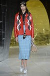 Chaqueta de rombos y falda de cuadros de la colección primavera/verano 2016 de Miu Miu en Paris Fashion Week