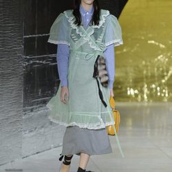 Falda y camisa de cuadros de la primavera/verano 2016 de Miu Miu en Paris Fashion Week