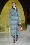 Chaquetón en tonos verdes de la colección primavera/verano 2016 de Miu Miu en Paris Fashion Week