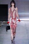 Jumpsuit rojo y beige de la colección primavera/verano 2016 de Louis Vuitton en Paris Fashion Week