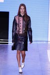 Chaqueta y falda de cuero de la colección primavera/verano 2016 de Louis Vuitton en Paris Fashion Week