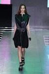 Top de cuero y falda con cremallera de la colección primavera/verano 2016 de Louis Vuitton en Paris Fashion Week