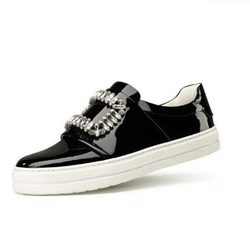 Zapato negro de la nueva colección primavera/verano 2016 de Roger Vivier
