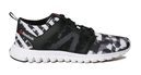 Modelo de zapatilla deportiva blanco y negro Geométrico de Bershka