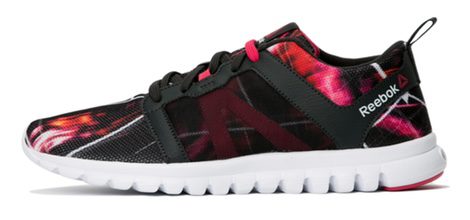 Modelo de zapatilla Urban Fitness de Reebok y Bershka