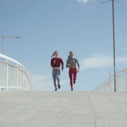 Imagen de la  campana del nuevo modelo de zapatilla Urban Fitness de Bershka y Reebok