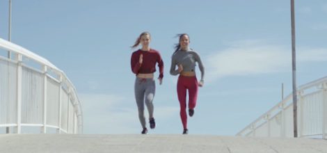 Imagen de la  campana del nuevo modelo de zapatilla Urban Fitness de Bershka y Reebok