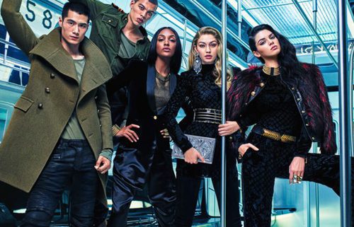 Modelos posan para la campaña de Balmain para la firma H&M