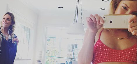 Kate Hudson con conjunto de corazones de Fabletics en una imagen de Instagram