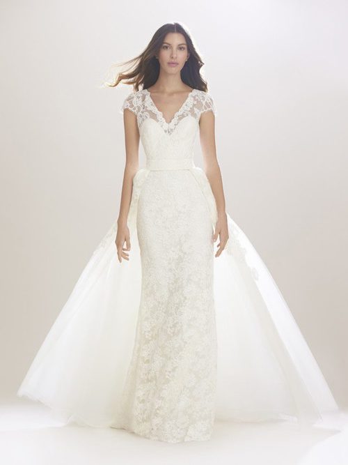 Vestido de novia con capa superpuesta de Carolina Herrera 2016