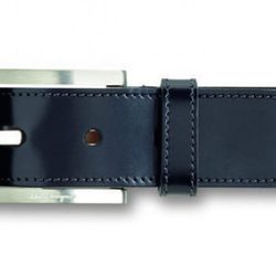 Cinturón negro y burdeos de la colección otoño 2015 de Salvatore Ferragamo