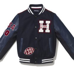 Chaqueta deportiva azul marino de la colección cápsula 2015 del 30 aniversario de Tommy Hilfiger