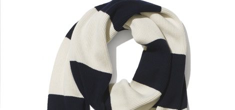 Bufanda blanca y azul de la colección cápsula 2015 del 30 aniversario de Tommy Hilfiger