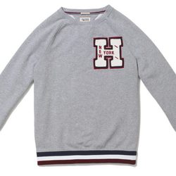 Chaqueta de punto gris de la colección cápsula 2015 del treinta aniversario de Tommy Hilfiger