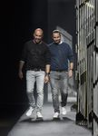 Diseñadores de Alvarno al finalizar la presentación de su colección cápsula 'Star Wars' primavera/verano 2016
