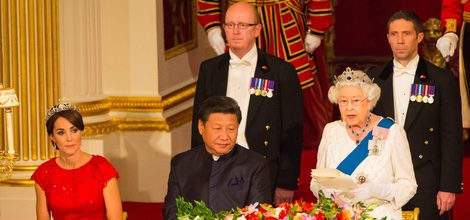Duquesa de Cambridge con vestido rojo en su primera cena de Estado