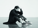 Jack Guinness con zapatillas de la primera colección para hombre de Superga otoño/invierno 2015/2016