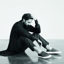 Jack Guinness con zapatillas de la primera colección para hombre de Superga otoño/invierno 2015/2016