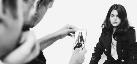 Lanzamiento de la colección primavera/verano 2016 de Burberry en Snapchat