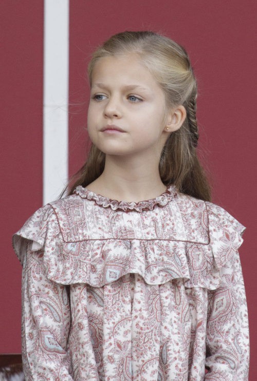 La princesa Leonor con vestido rosa estampado