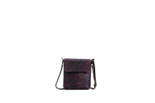 Bolso marrón de la colección cápsula de bolsos Carpisa de Penélope y Mónica Cruz