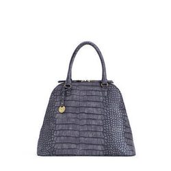 Bolso gris de la colección cápsula de bolsos Carpisa de Penélope y Mónica Cruz