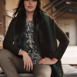 Abrigo marrón y pantalones de cuadros de la colección 'Violeta by Mango' para este invierno 2015