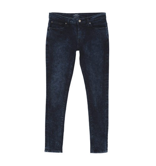 Vaquero oscuro de la colección otoño/invierno 2015/2016 masculina de Bershka 