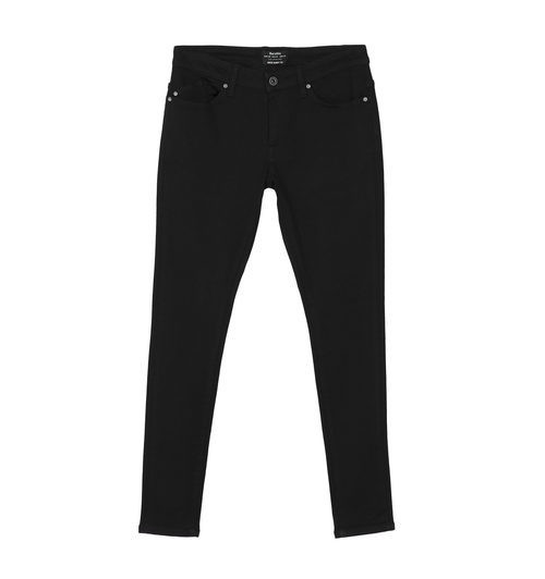 Vaquero negro de la colección otoño/invierno 2015/2016 masculina de Bershka 