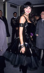 Heidi Klum disfrazada de muñeca sado en su fiesta de Halloween 2000