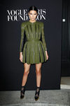 Kendall Jenner con un atuendo muy guerrero