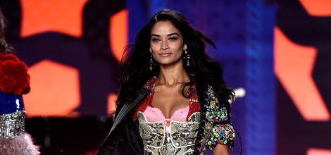 Shanina Shaik en el Victoria's Secret Fashion Show 2014