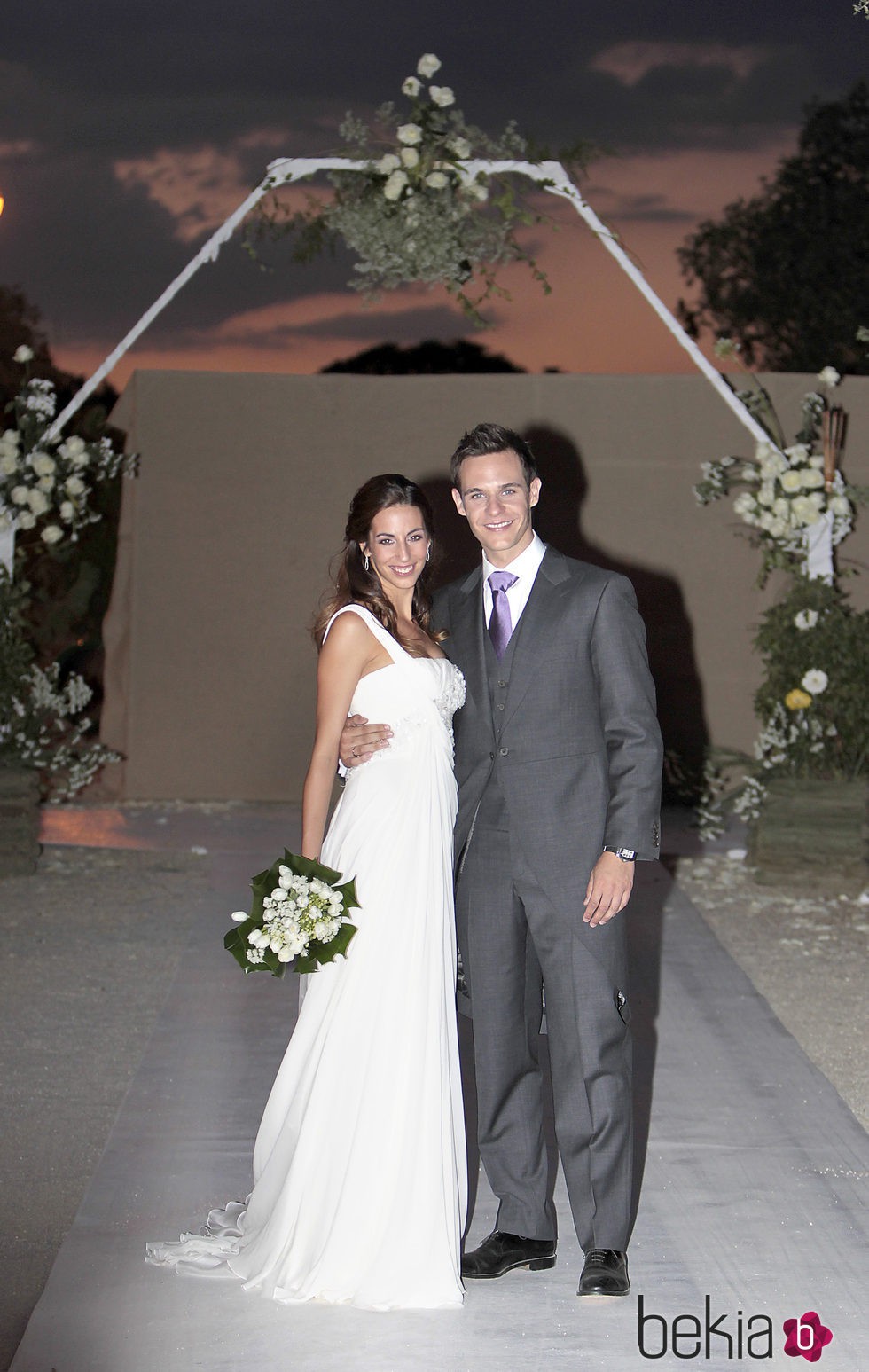 Almudena Cid en su boda con Christian Gálvez con un vestido de Pronovias