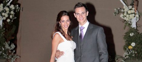 Almudena Cid en su boda con Christian Gálvez con un vestido de Pronovias