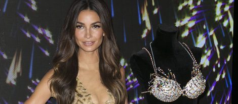 Lily Aldridge presentando el Fantasy Bra del Victoria's Secret Fashion Show 2015