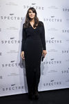Monica Bellucci con vestido negro con brillos en la premiere de 'Spectre' en Francia