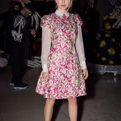 Lea Seydoux con vestido fucsia con motivos florales dorados en la James Bond Spectre Party en Londres
