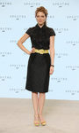 Lea Seydoux con vestido negro y cinturón amarillo en el evento del anuncio de la película Spectre en Londres