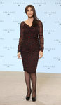 Monica Bellucci con vestido negro con puntos rojos en el evento en el que se anuncia Spectre en Londres