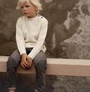 Jersey de punto beige de la colección cápsula Kids Premium de IKKSy