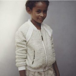 Chaqueta blanco crudo de pelo de  de la colección cápsula Kids Premium de IKKS