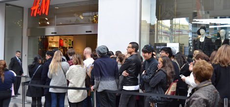 Cola en Madrid tras ponerse a la venta la colección cápsula de Balmain para H&M